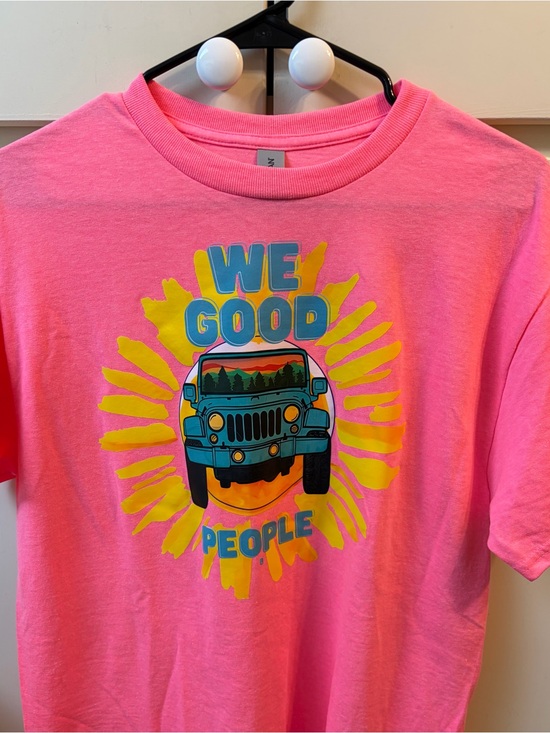 Gildan Tops - Gildan Gray Short Sleeve Tee with Pink Graphic